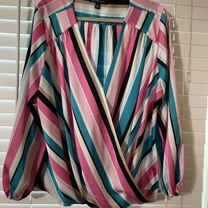 Women’s 2x satin dress blouse. Excellent cond.